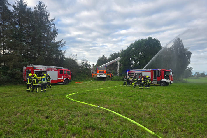 Umliegende Gebäude konnten vor der Ausbreitung gerettet werden.
