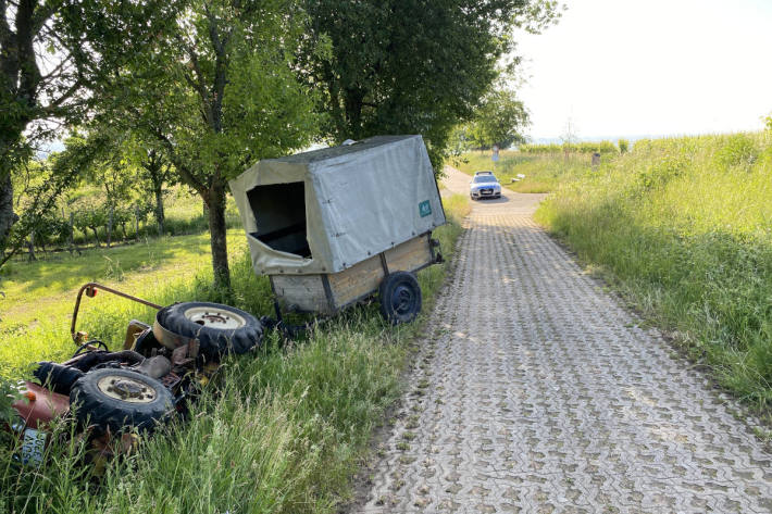 Traktorgespann entwendet und zwei Unfälle verursacht bei Maikammer / Edenkoben