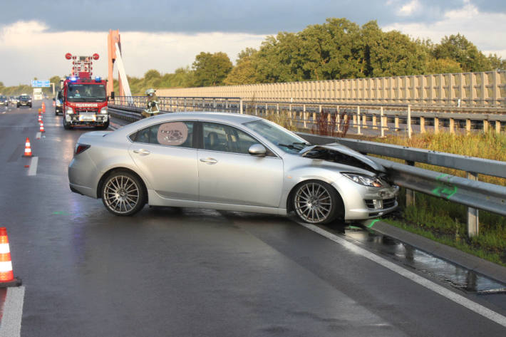 Unfall aufgrund Regen und mangelhafter Reifen