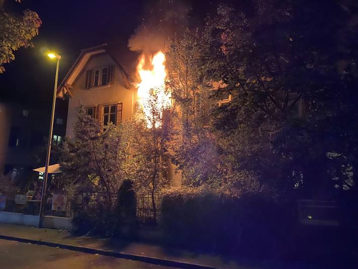 in Schaffhausen brannte es gestern ein einem Doppel-Einfamilienhaus.