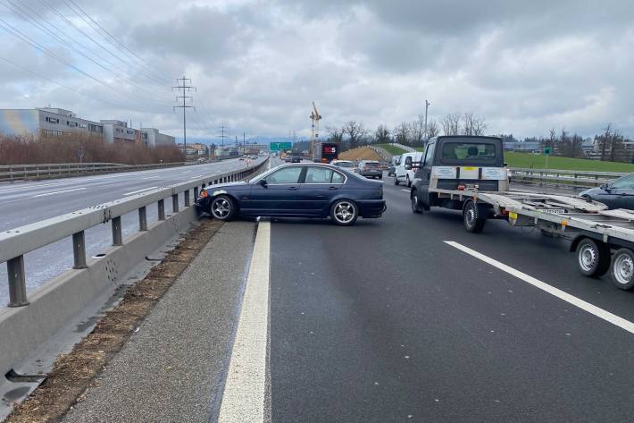 Unfall bei der Einfahrt der Autobahn A4 bei Lindencham