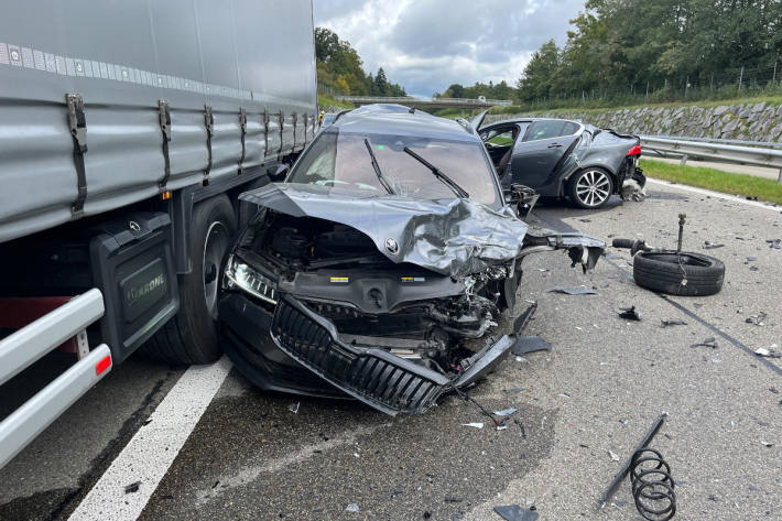 Beim Überholen von Sattelschlepper die Kontrolle verloren.