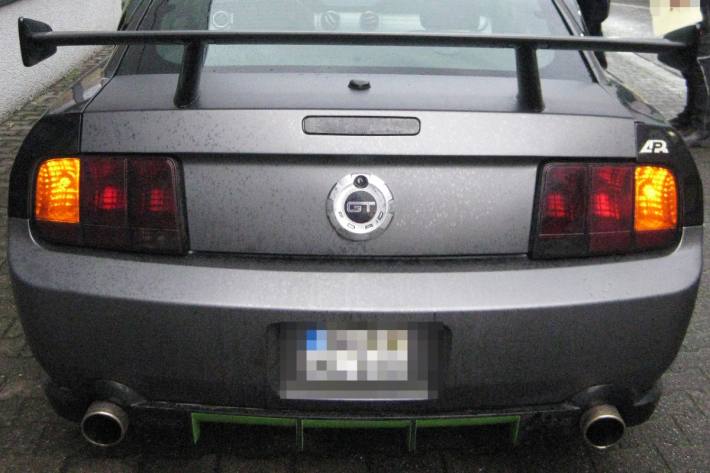 Viel getunt, nichts eingetragen – Der Ford Mustang wurde in Langenfeld aus dem Verkehr gezogen