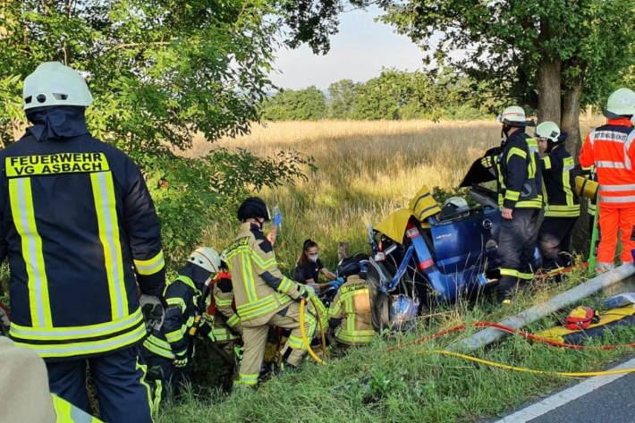 Schwerverletzter bei Unfall auf B8