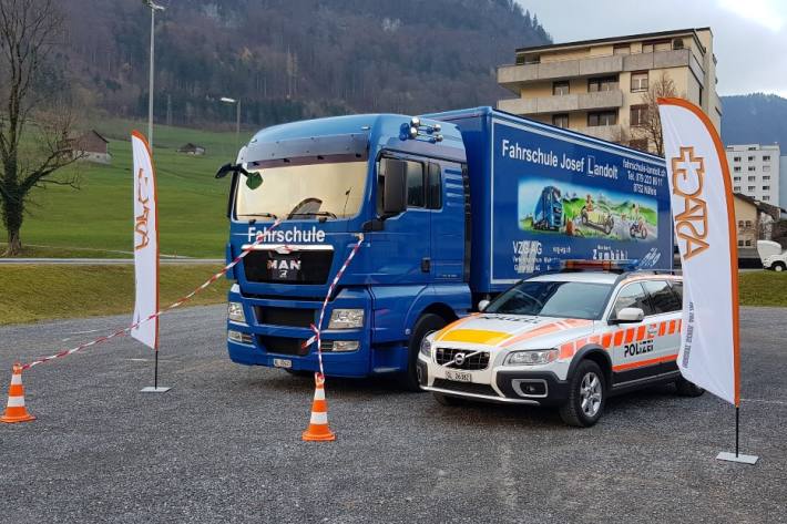 Wichtige Aktion "Toter Winkel" von der Kantonspolizei Glarus.