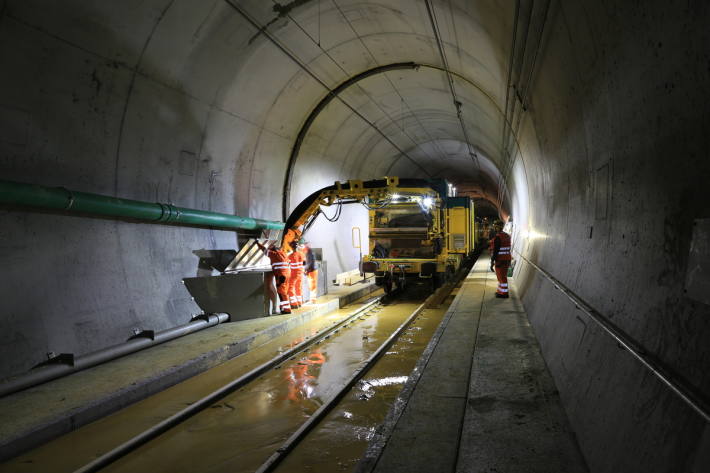 Bis zum Weihnachtswochenende sollen wieder beide Tunnelröhren für den Bahnverkehr geöffnet werden