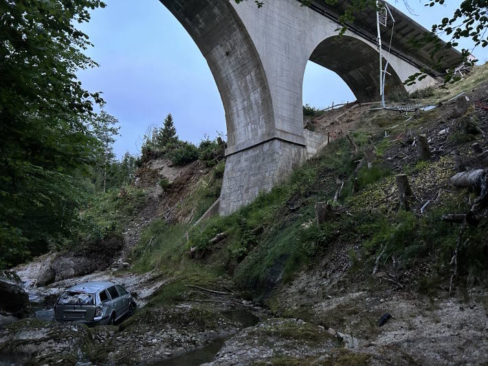 Das Auto erlitt Totalschaden.