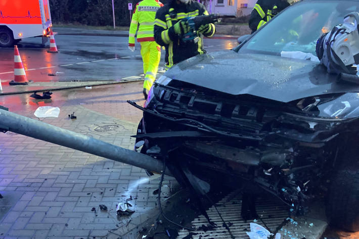 Ein Schwerverletzter nach Unfall im Kreuzungsbereich