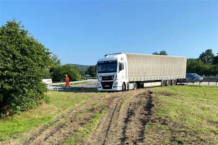 Sattelzug mit 3,2 Promille festgefahren auf der A61