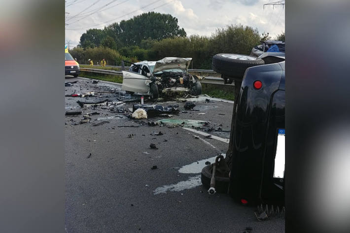 Falschfahrerin auf der A26 – zwei Personen tödlich verletzt