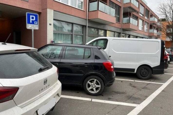 Öffentlicher kostenpflichtiger Parkplatz