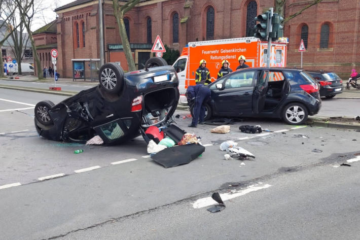 Schwerer Verkehrsunfall mit 4 verletzten Personen