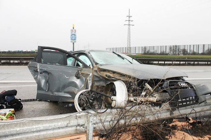 Unfall mit schwer verletzter Person in Kirchheim