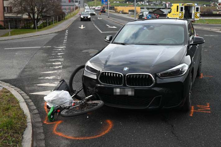 Zusammenprall zwischen Auto und Velo