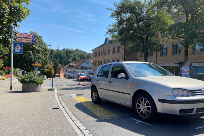 Personenwagen kollidiert mit Kind