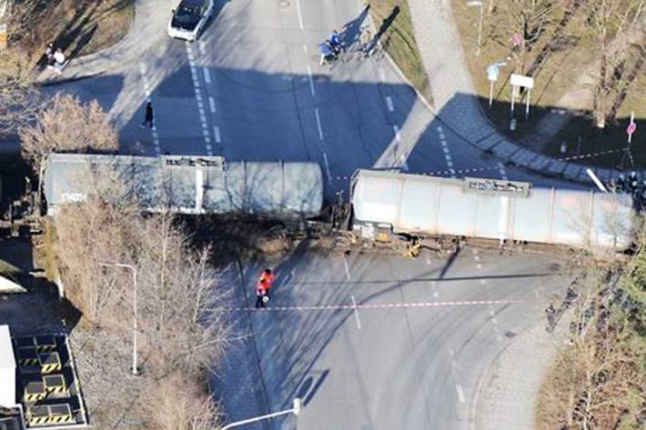 Die Schadenshöhe ist in Feldkirchen ebenso wie die Ursache des Bahnbetriebsunfall Gegenstand der Ermittlungen der Bundespolizei