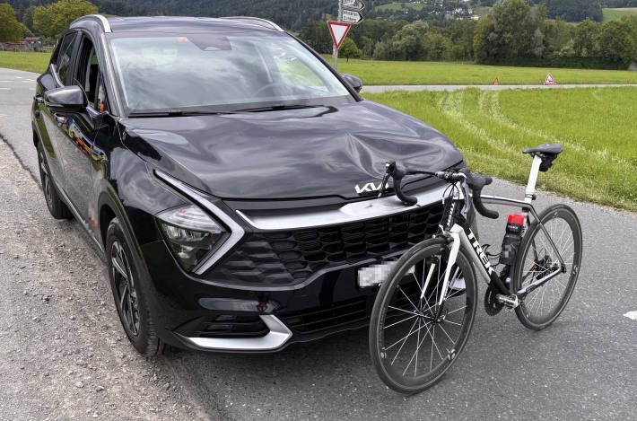 Verkehrsunfall zwischen Auto und Velo