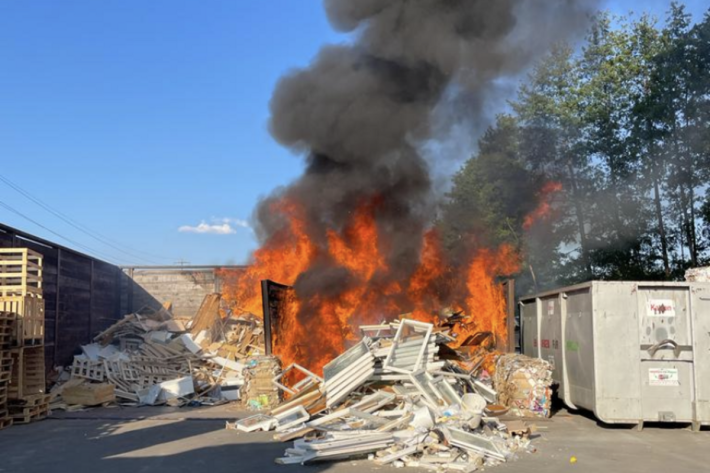 Brand auf Entsorgungsplatz