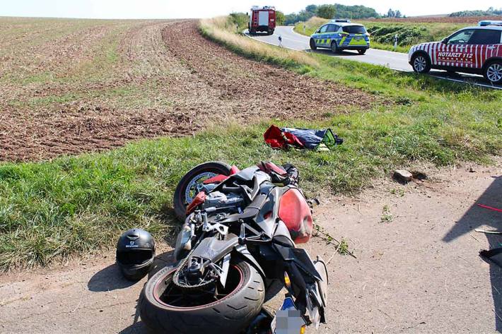 Ein 24-Jähriger war ohne ersichtlichen Grund von der Fahrbahn abgekommen