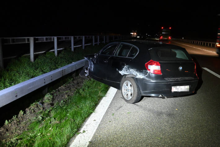 Die 35-jährige Lenkerin prallte in die Mittelleitplanke.