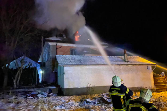 Brand in einem Mehrfamilienhaus