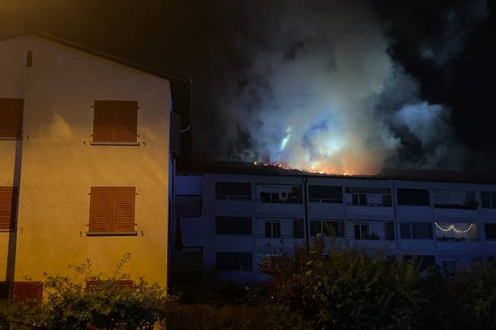 In Kriens im Kanton Luzern brannte es in einem Mehrfamilienhaus.