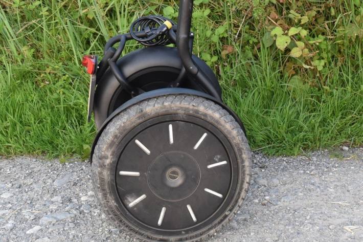 In Obfelden ZH ist ein Segway-Fahrer verunfallt.