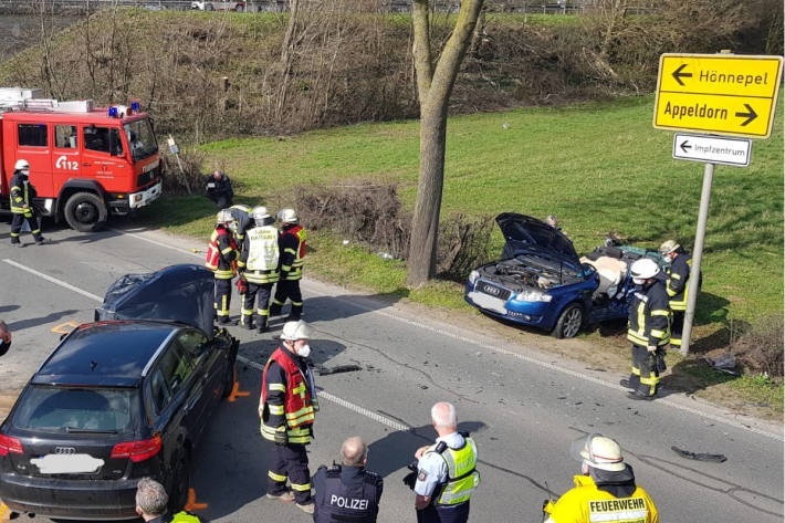 Drei verletzte Personen bei Unfall bei Kalkar