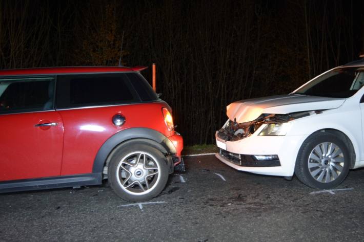 Ein Reh löste gestern in Hundwil AR diese Auffahrkollision aus.