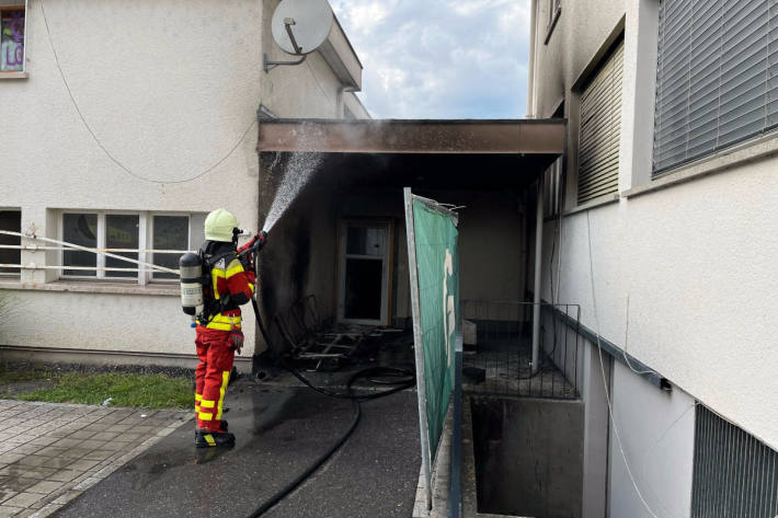 Sofa in Brand geraten in Buchs SG