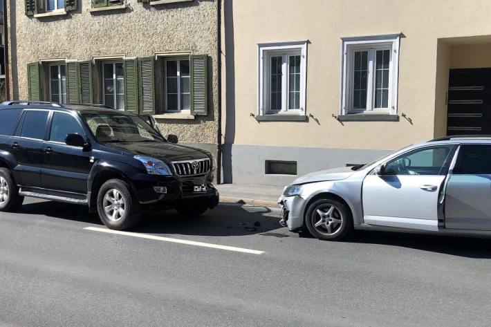 In Schwanden GL auf die Gegenfahrbahn geraten.