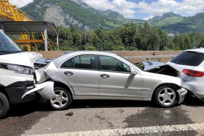 Auffahrkollision heute auf der A3 bei Filzbach GL.