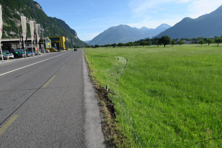 Unfallstelle nach Sekundschlaf in Netstal