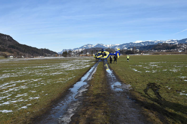 Die Reiterin musste schwer verletzt ins Spital geflogen werden.