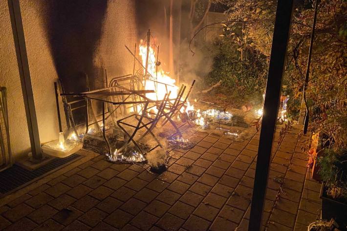 In Zug brannte heute Nacht ein Gartensitzplatz.