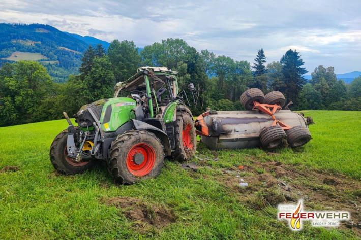 Mit Traktor überschlagen