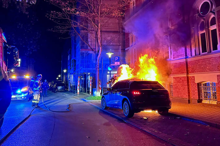 Die Polizei hat Ermittlungen zur Brandursache aufgenommen.