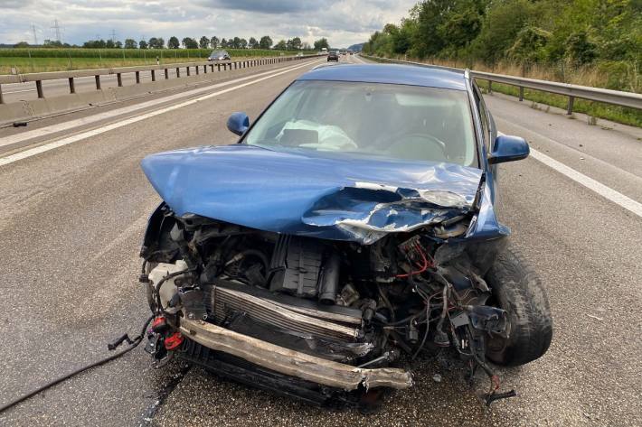 Der Fahrer verletzte sich nach Unfall.