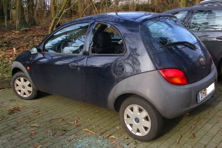 Rund 30 Autos wurden beschädigt.