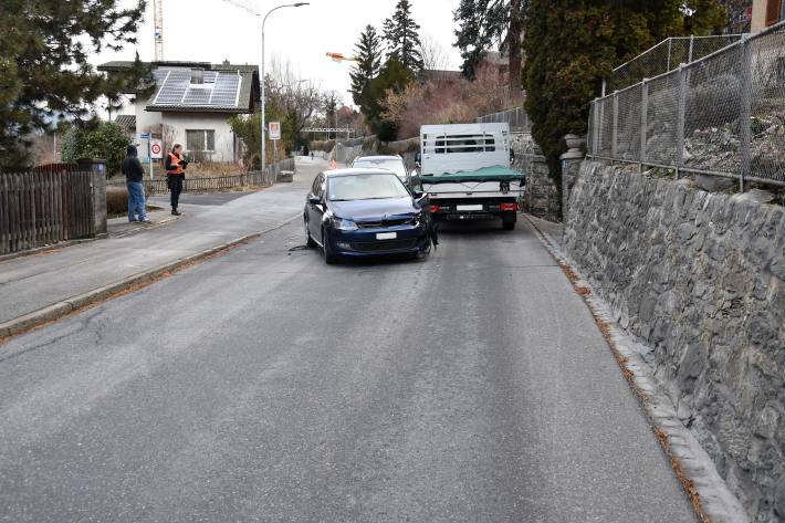 Kollision zwischen drei Fahrzeugen