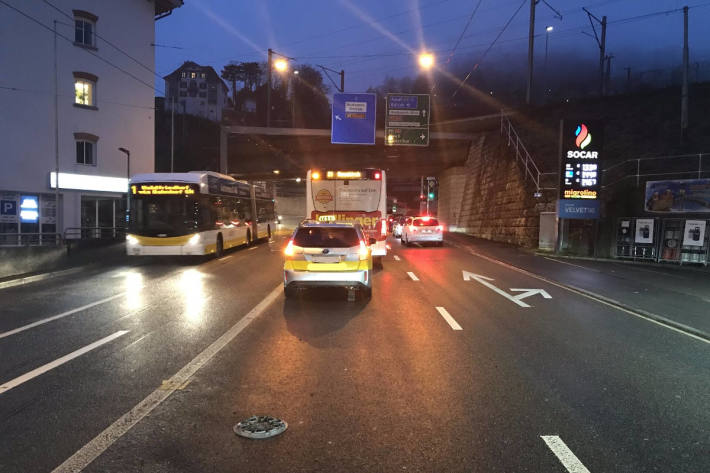 Streifkollision von Linienbus mit Taxi in Schaffhausen