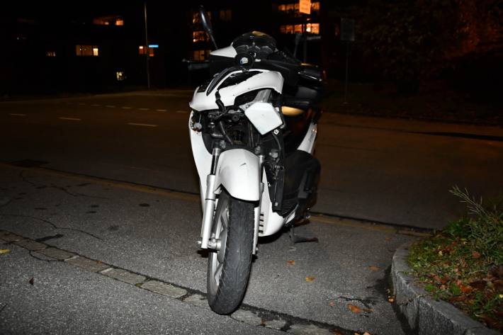 In Chur GR verletzte sich gestern nach einer Kollision ein Rollerfahrer.