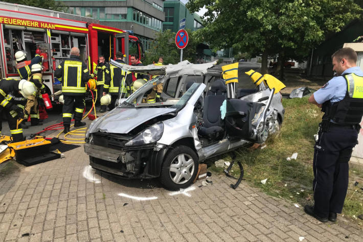 Schwerer Verkehrsunfall mit zwei verletzten Personen