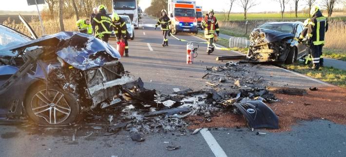 Verkehrsunfall mit zwei schwer verletzten Personen