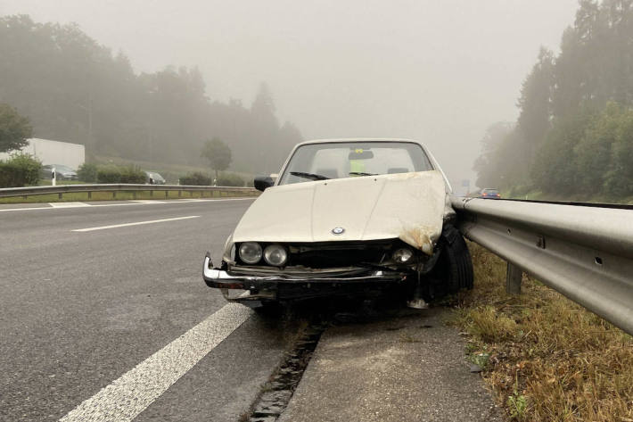 Mit BMW gegen Leitplanken geprallt auf der A1