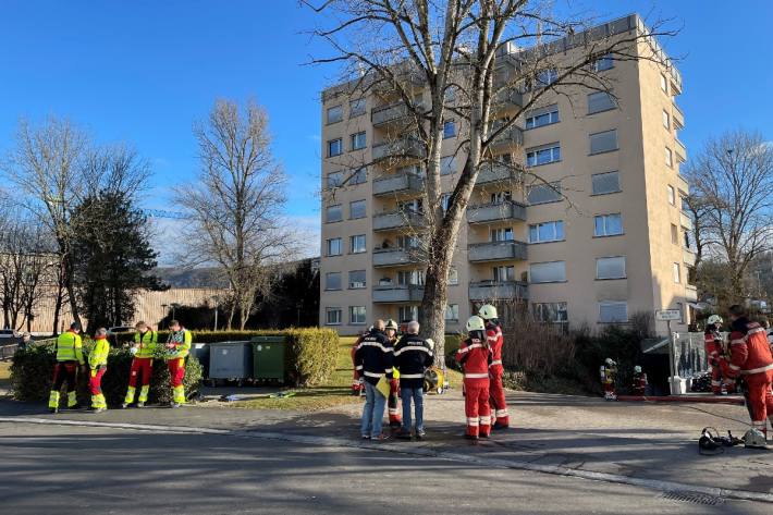 In Embrach ZH brannte es in einer Tiefgarage.