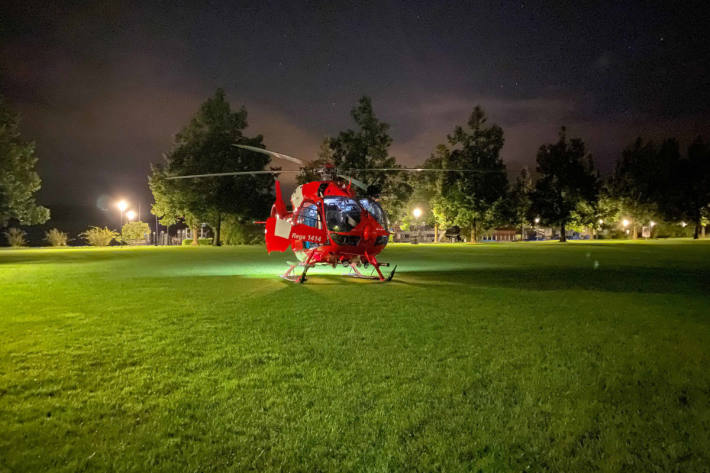 Der Velofahrer verletzte bei dem Unfall schwer und musste von der Rega ins Spital geflogen werden.