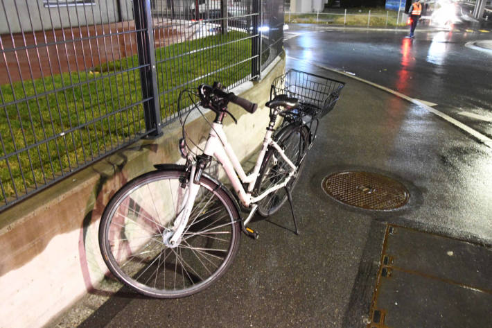 Die Frau verunfallte mit ihrem Fahrrad.