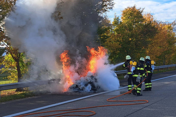 Der Audi TT geriet während der Fahrt in Brand.