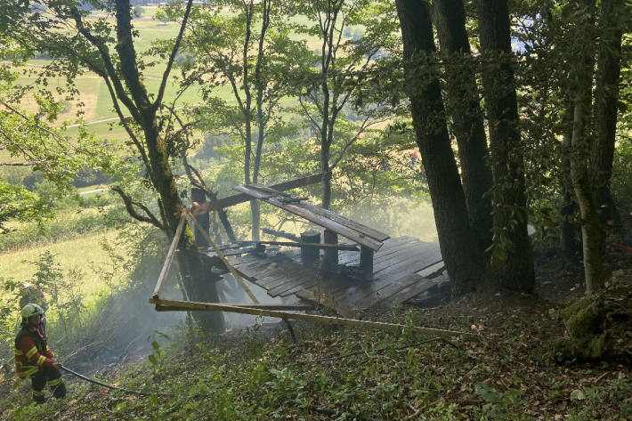 Polizei sucht Zeugen nach Brand in Thalheim